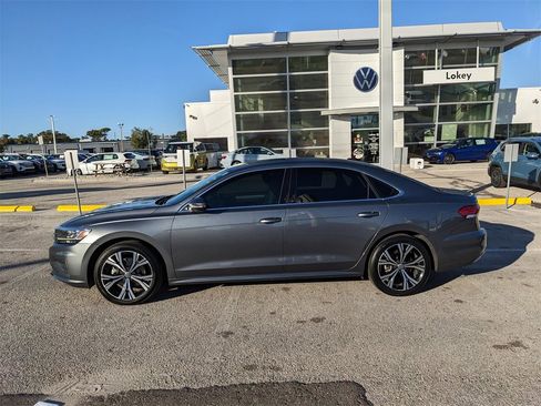 Used 2021 Volkswagen Passat 2.0T SE image 5