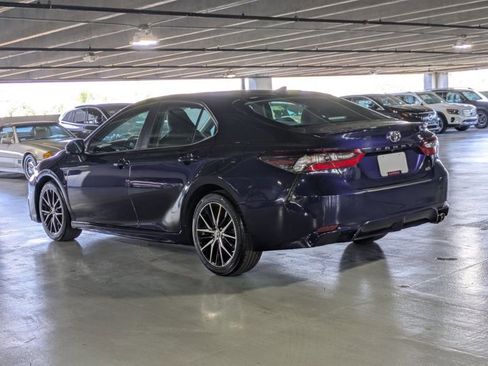 Used 2022 Toyota Camry SE image 8