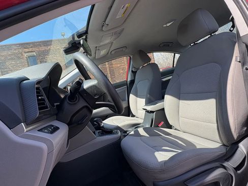 Used 2020 Hyundai Elantra SEL image 2