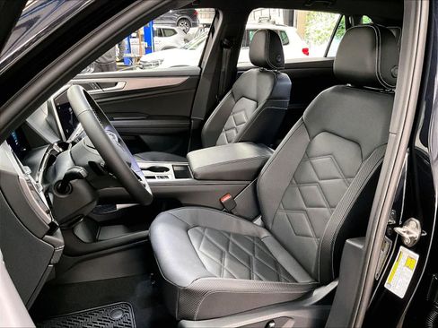 New 2026 Volkswagen Atlas Cross Sport SE image 11