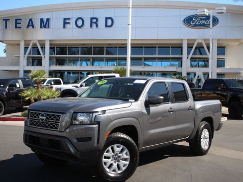 Used 2022 Nissan Frontier SV w/ Technology Package AWD/4WD image 2