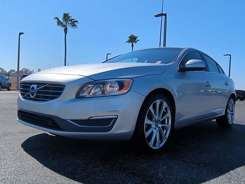 Used 2017 Volvo S60 T5 Inscription image 9