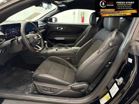 Used 2024 Ford Mustang Coupe image 11
