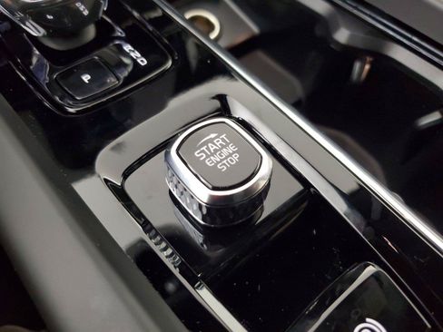 New 2027 Volvo XC60 B5 Plus AWD/4WD image 33