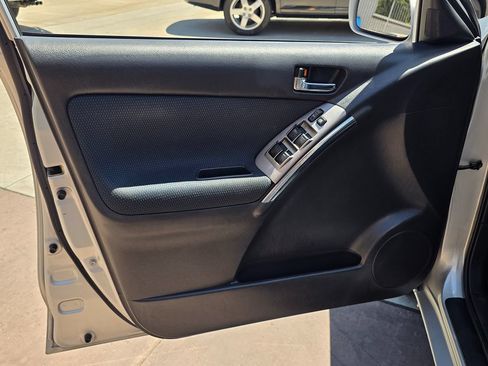Used 2005 Toyota Matrix XR FWD image 22