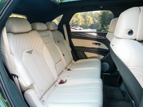 Used 2022 Bentley Bentayga AWD/4WD image 58