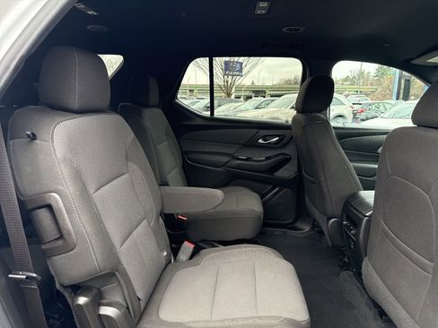 Used 2023 Chevrolet Traverse LT image 28