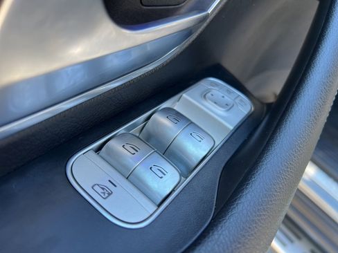 Used 2022 Mercedes-Benz GLS 450 4MATIC image 13