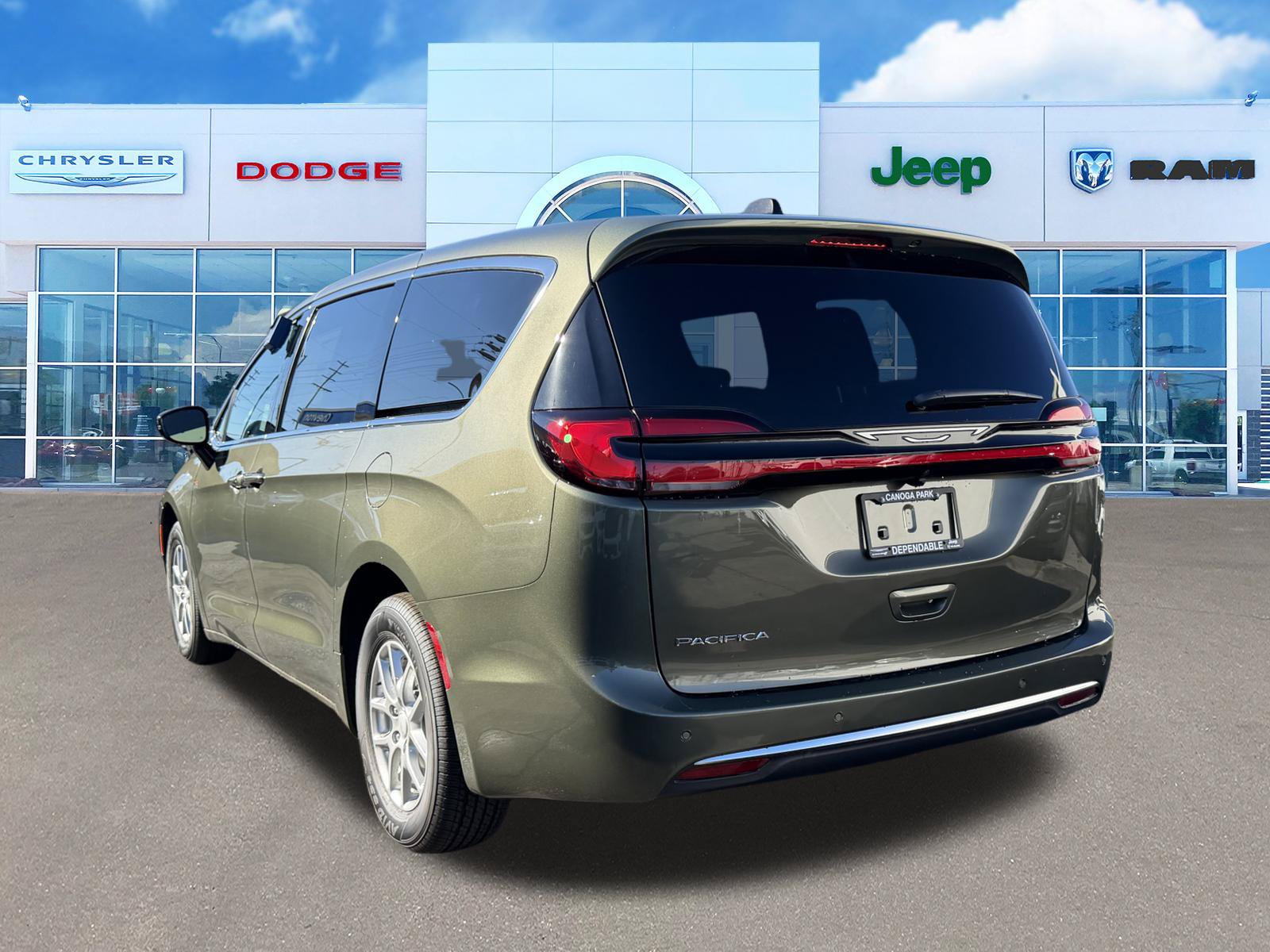 New 2027 Chrysler Pacifica Select FWD image 8