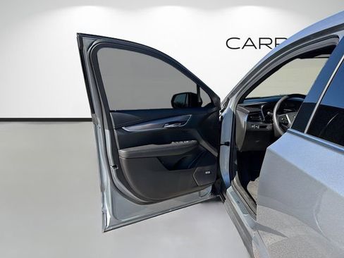 Used 2025 Cadillac XT6 Luxury image 24