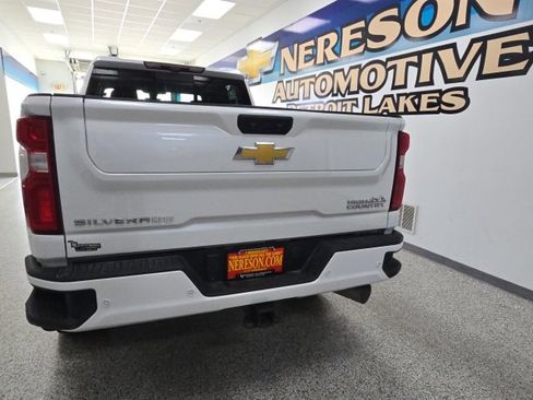 Used 2022 Chevrolet Silverado 2500 High Country w/ Z71 Off-Road Package image 6