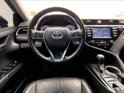 Used 2018 Toyota Camry XLE image 4