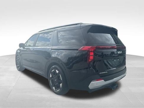 Used 2026 Kia Carnival EX FWD image 9