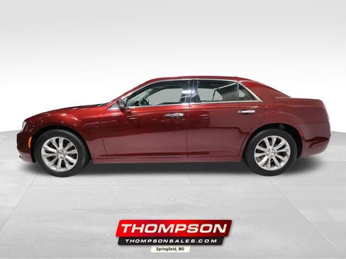 Used 2018 Chrysler 300 Limited w/ Safetytec Plus Group image 1