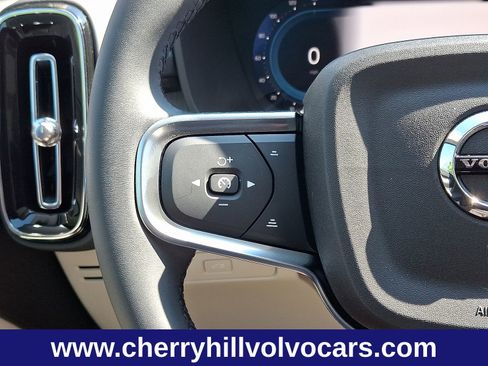 New 2025 Volvo XC40 B5 Ultra w/ Protection Package Premier image 20