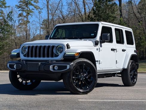 Used 2025 Jeep Wrangler Sahara w/ Safety Group image 4