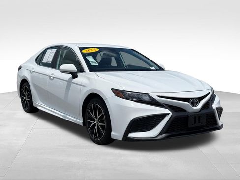 Used 2024 Toyota Camry SE FWD image 30