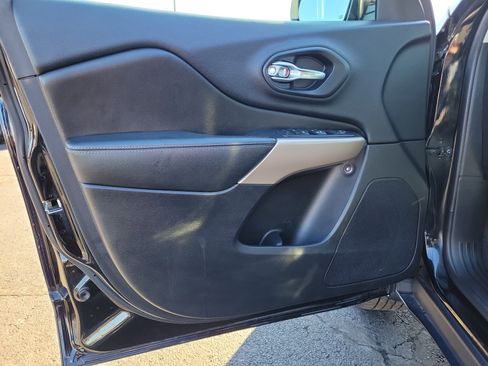 Used 2018 Jeep Cherokee Limited image 17