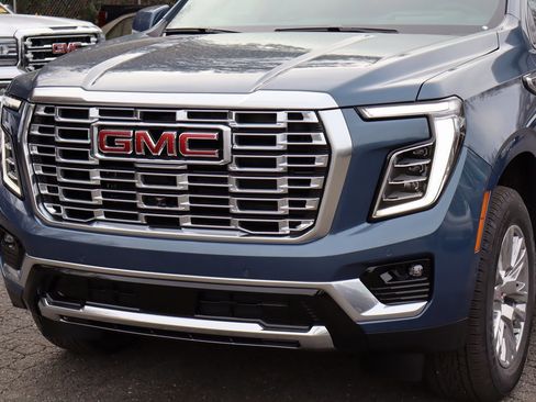 New 2026 GMC Yukon XL Denali w/ LPO, Floor Liner Package image 4