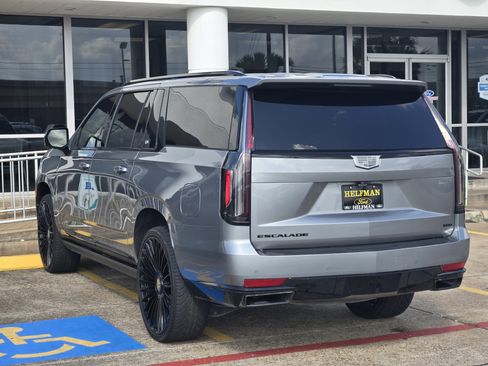 Used 2023 Cadillac Escalade ESV Sport w/ LPO, ONYX Package image 4