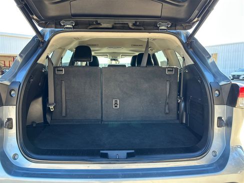 Used 2020 Toyota Highlander XLE image 5