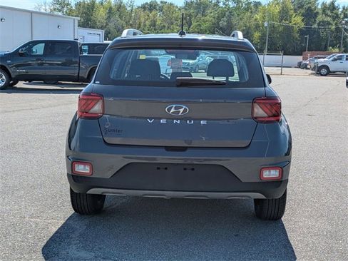 Used 2024 Hyundai Venue SEL image 4