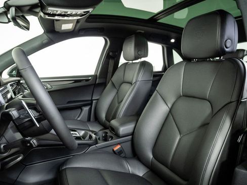 New 2026 Porsche Macan AWD/4WD image 5