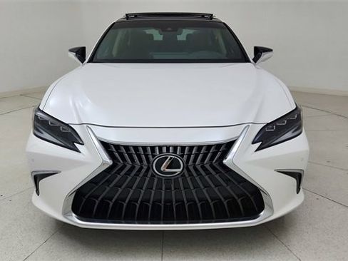 Used 2025 Lexus ES 350 Ultra Luxury image 2