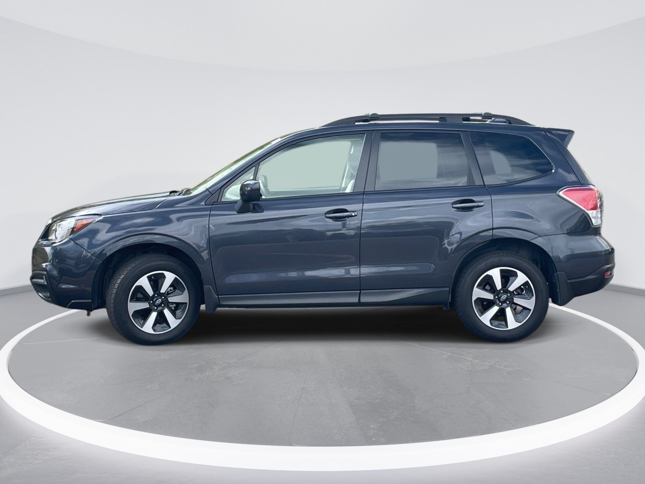 Used 2017 Subaru Forester 2.5i Premium w/ All-Weather Package AWD/4WD image 4