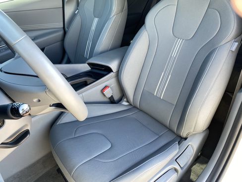 Certified 2025 Hyundai Elantra Sport image 15