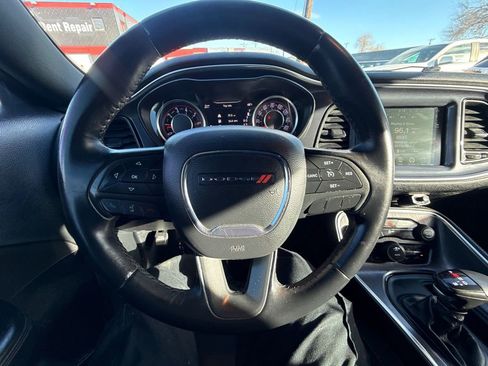 Used 2016 Dodge Challenger SXT image 23