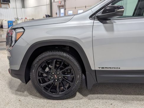 Used 2023 GMC Terrain SLE w/ Driver Convenience Package AWD/4WD image 8