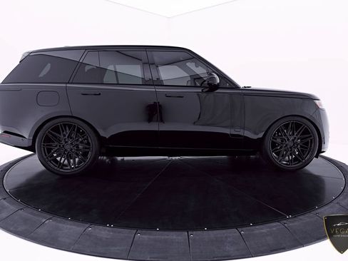 Used 2025 Land Rover Range Rover SE AWD/4WD image 14