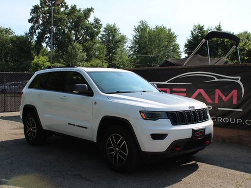 Used 2018 Jeep Grand Cherokee Trailhawk w/ Trailhawk Luxury Group AWD/4WD image 4