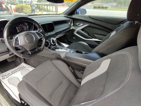 Used 2022 Chevrolet Camaro LT w/ Technology Package image 21