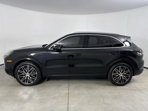 Certified 2025 Porsche Cayenne AWD/4WD image 2