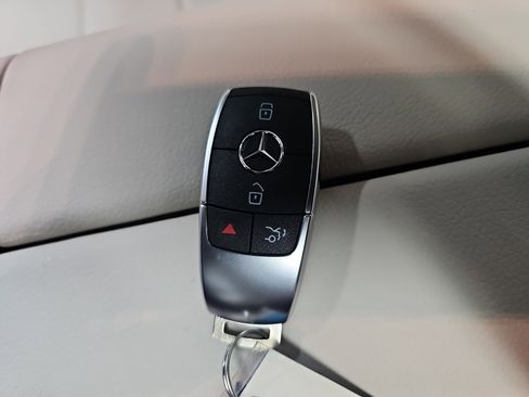 Used 2026 Mercedes-Benz GLS 450 4MATIC image 36