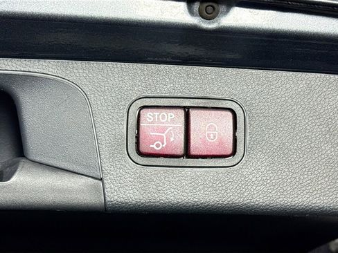 Used 2018 Mercedes-Benz GLC 300 4MATIC w/ Multimedia Package image 33