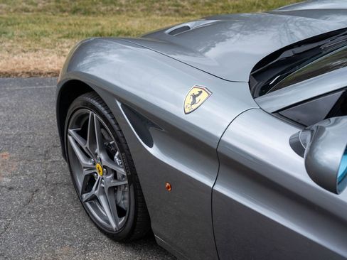 Used 2017 Ferrari California T image 10