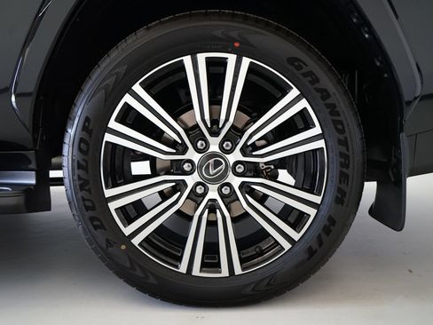 Used 2026 Lexus LX 600 4WD w/ Luxury Package image 37