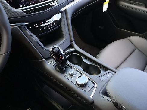 New 2025 Cadillac XT6 Luxury image 28