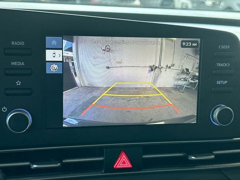 Used 2025 Hyundai Elantra SE FWD image 19