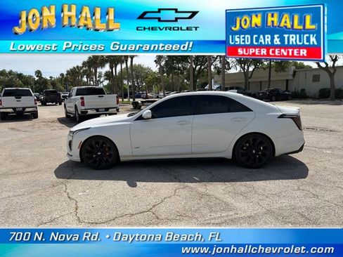 Used 2022 Cadillac CT4 V w/ Technology Package RWD image 5