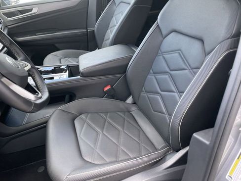 Used 2025 Volkswagen Atlas Cross Sport SE AWD/4WD image 11