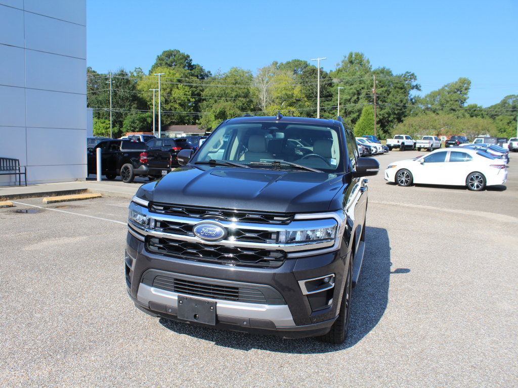 Used 2024 Ford Expedition Limited AWD/4WD image 3