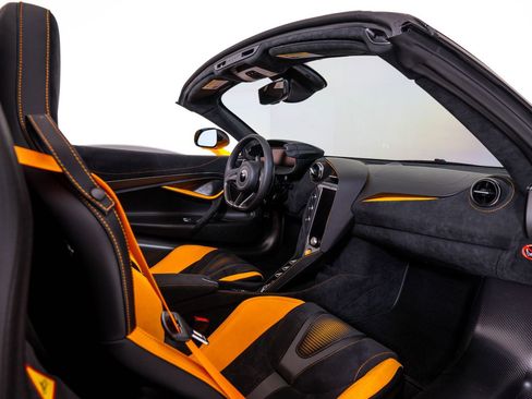 Used 2026 McLaren 750S Spider RWD image 24