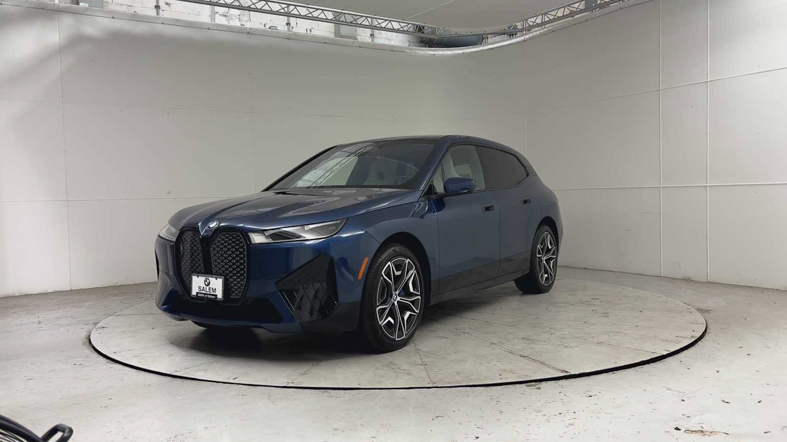 Used 2024 BMW iX xDrive50 w/ Premium Package AWD/4WD image 2