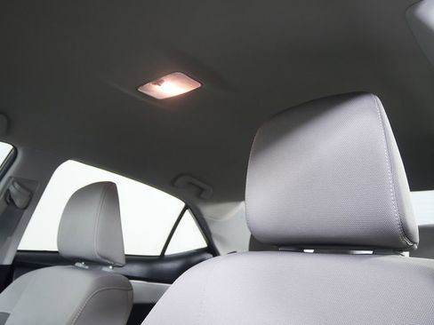 Used 2018 Toyota Corolla LE image 12