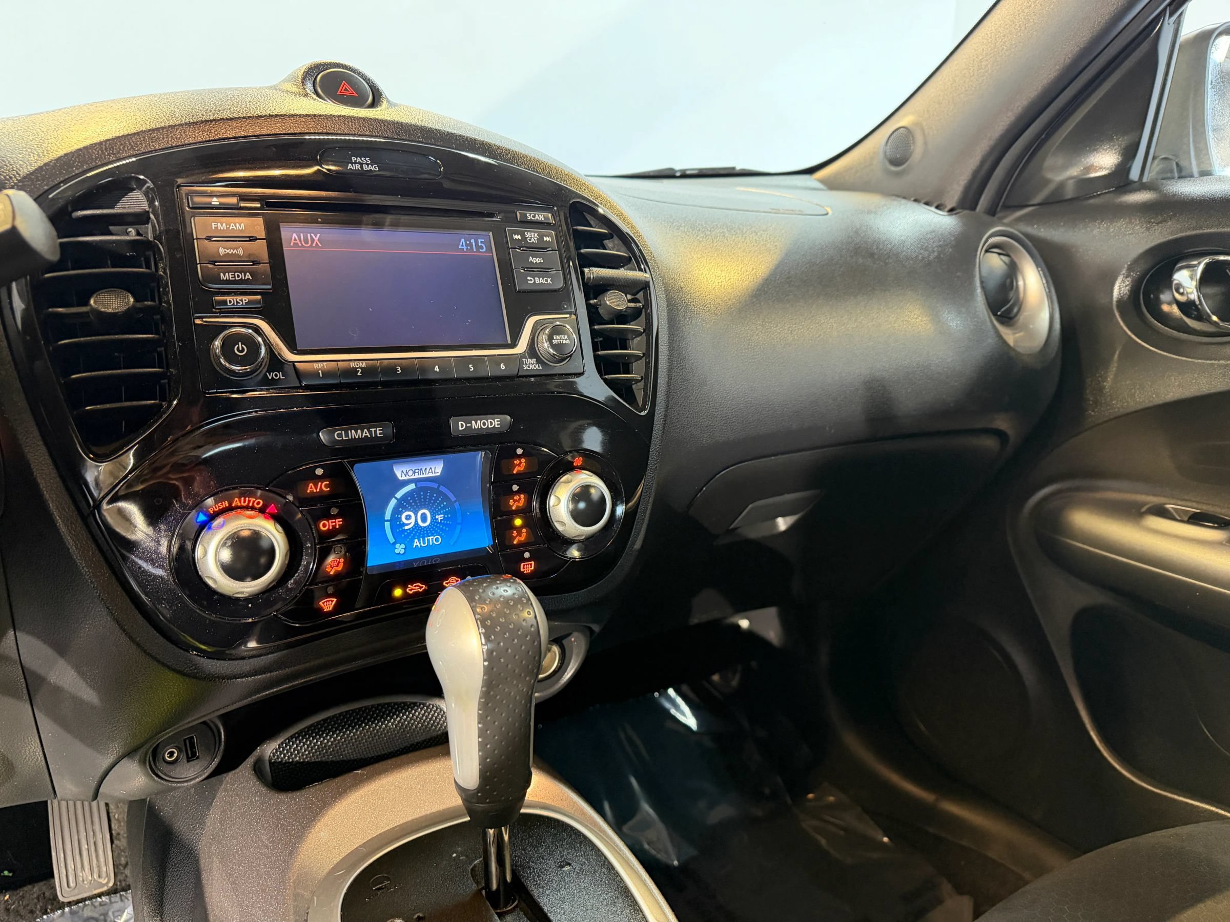 Used 2015 Nissan Juke SV FWD image 16