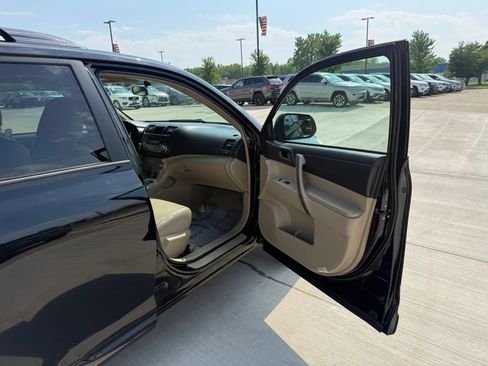 Used 2010 Toyota Highlander SE AWD/4WD image 24